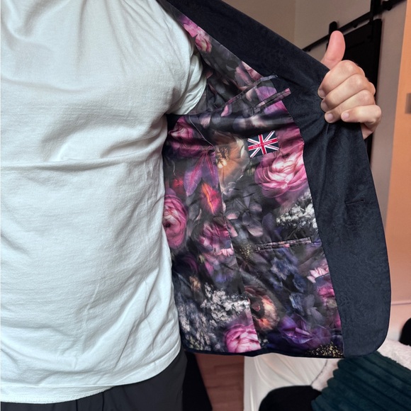 Blazer - Picture 5 of 6